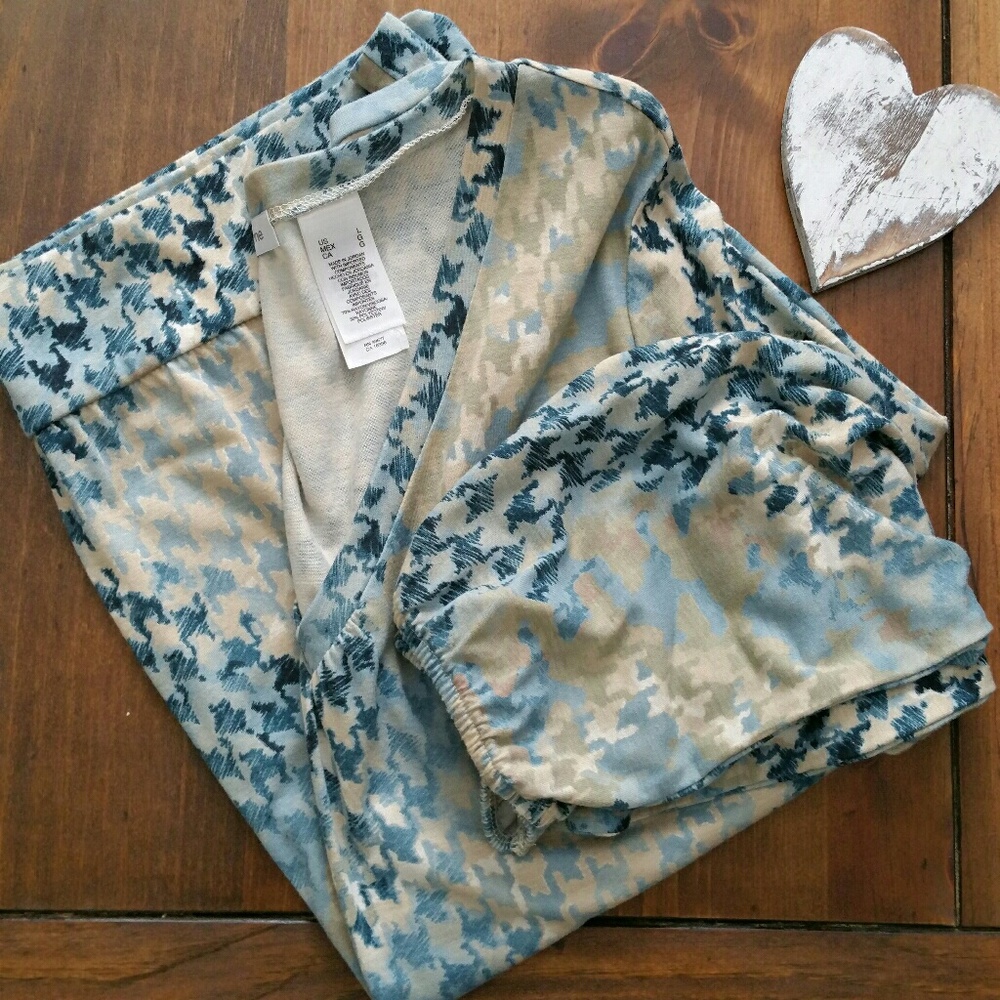 Liz Claiborne 3/4 Sleeve V-Neck Top Geo Design L